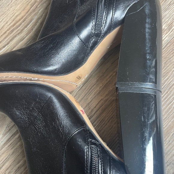 Vince Camuto Black Leather Block Heel Ankle Booties Pointed Toe Size 6.5 - Picture 6 of 10